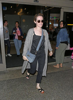  The Crown Star Claire Foy Looking Lovely With No Makeup At LAX