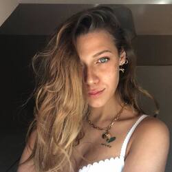 VIDEO Plane passenger spots DOG playing with ball in the clouds