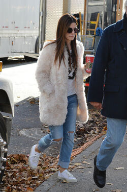 Sandra Bullock on the set of Oceans 8 filming in a Brooklyn church on NOVEMBER 10 2016 in New York City New York Sandra Bullock on the set of Oceans 8 filming in a Brooklyn church on NOVEMBER 10 2016 in New York City New York