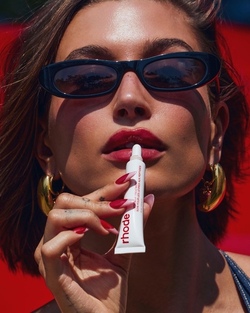 Hailey Bieber Glows in Rhode Strawberry Glaze Lip Treatment