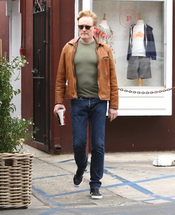 Conan O Brien Making Time For Family In Brentwood