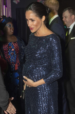 Meghan Markle can t stop cradling her bumpt at the Cirque du Soleil premiere