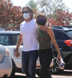 Lisa Rinna and Harry Hamlin in love in Malibu