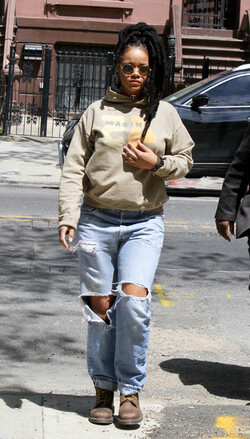 Rihanna doing a reshoot of Ocean s Eight