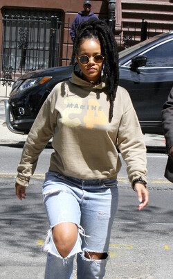 Rihanna doing a reshoot of Ocean s Eight