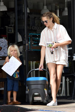 Teresa Palmer has Breakfast with Sons Teresa Palmer has Breakfast with Sons