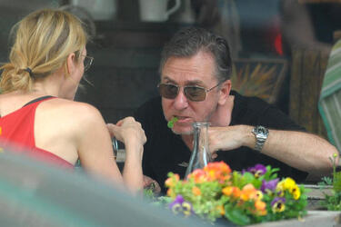 Tim Roth and wife enjoy lunch