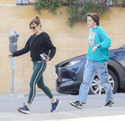 Jennifer Garner Enjoys Quality Time With 16 Year Old Fin Ahead Of Super Bowl Sunday