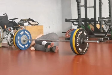 Woman becomes talented powerlifter despite suffering with seizures