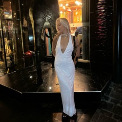 VIDEO Plane passenger spots DOG playing with ball in the clouds