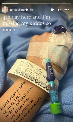 Tori Spelling Reveals She s Been in the Hospital for 4 Days in Photo of Her Wristband and IV