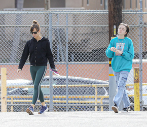 Jennifer Garner Enjoys Quality Time With 16 Year Old Fin Ahead Of Super Bowl Sunday
