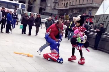 Spanish Police in Madrid have arrested two women pickpockets who used Minnie Mouse disguises to pickpocket tourist victims they posed for photos with.