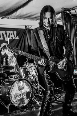 Star Circus performing at The Beaverwood Club