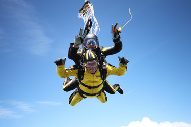 THE WORLDS OLEST TANDEM SKYDIVER AT 101 YEARS OLD with video 