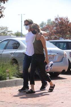 Lisa Rinna and Harry Hamlin in love in Malibu