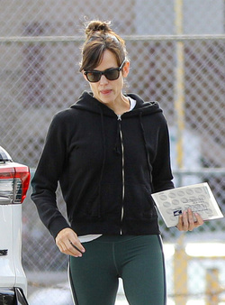 Jennifer Garner Enjoys Quality Time With 16 Year Old Fin Ahead Of Super Bowl Sunday