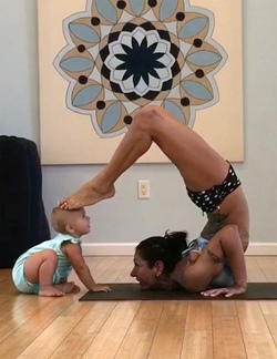 SUPER FIT MUM CARRIES OUT DAILY YOGA ROUTINES WITH DAUGHTER SUPER FIT MUM CARRIES OUT DAILY YOGA ROUTINES WITH DAUGHTER