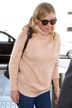 Kirsten Dunst arrives back at LAX Kirsten Dunst arrives back at LAX