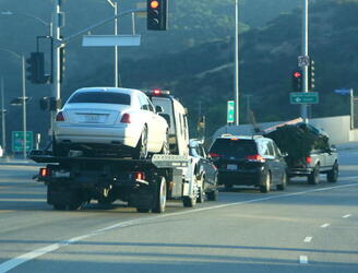 Kim Kardashian Breaks Down On Mulholland Drive And Calls A Tow