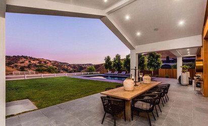Lori Loughlin and Mossimo Giannulli have just bought this house in Hidden Hills California for 9.5 million.