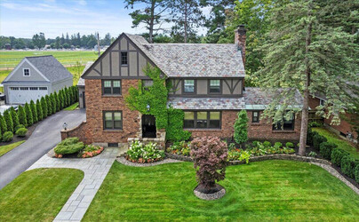 Celebrity chef Bobby Flay is looking to sell his home Celebrity chef Bobby Flay is looking to sell his home