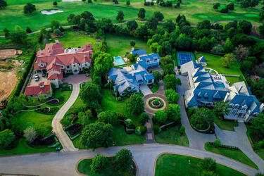 CRYSTAL PALACE SWAROVSKI HEIR AUCTIONS OFF 4M MANSION WITH A LIST NEIGHBOURS AND CRYSTAL LIGHTS