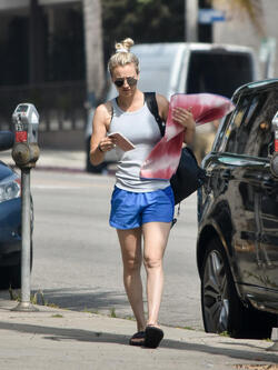 Kaley Cuoco Looking Super Toned After Morning Workout