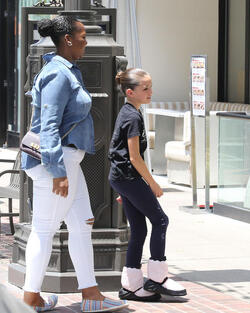 Katie Holmes shopping at high end candy store Sugarfina with her ballerina Suri Katie Holmes shopping at high end candy store Sugarfina with her ballerina Suri