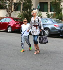 Gwen Stefani And Zuma Up For Sunday Services