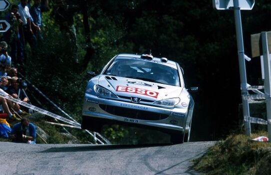 Photo D'époque WRC Tour De Corse 2002 - Gilles Et Hervé Panizzi Sur Peugeot 206 WRC