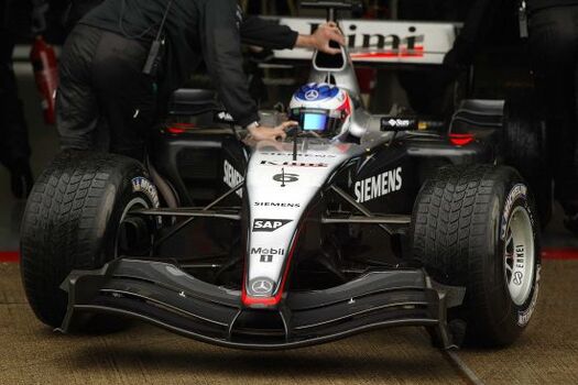 Test nuova Mclaren MP4 19B a Silverstone