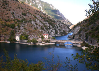 DIGA LAGO ARTIFICIALE