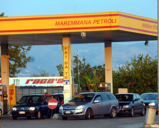DISTRIBUTORE CARBURANTE MAREMMANA PETROLI