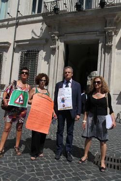 MANIFESTAZIONE LAVORATORI INIDONEI A MONTECITORIO MANIFESTAZIONE LAVORATORI INIDONEI A MONTECITORIO