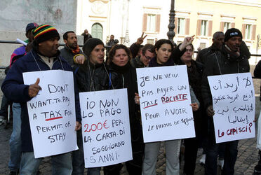 PROTESTA CONTRO AUMENTO TASSA PER PERMESSO SOGGIORNO