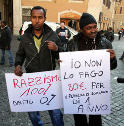 PROTESTA CONTRO AUMENTO TASSA PER PERMESSO SOGGIORNO