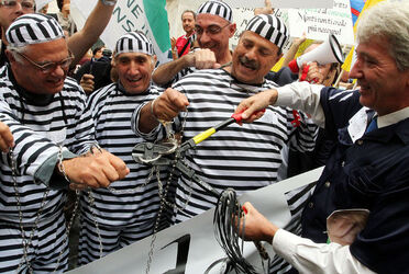 PROTESTA ASSOCIAZIONI CONSUMATORI CONTRO CARO PREZZI