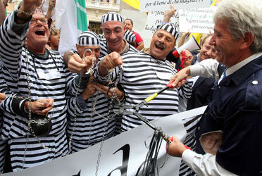 PROTESTA ASSOCIAZIONI CONSUMATORI CONTRO CARO PREZZI