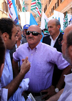 MANIFESTAZIONE CISL UIL CONTRO MANOVRA