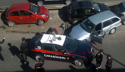 CARABINIERI INSEGUONO E BLOCCANO AUTO DOPO UN FURTO