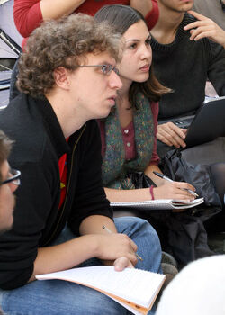 LEZIONI UNIVERSITA DAVANTI MONTECITORIO