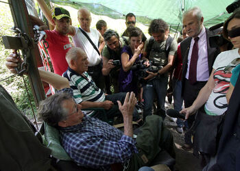 MANIFESTAZIONE CONTRO APERTURA DISCARICA A RIANO MANIFESTAZIONE CONTRO APERTURA DISCARICA A RIANO