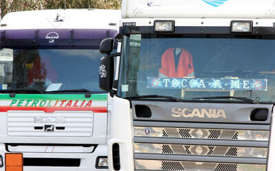 BLOCCO AUTOTRASPORTATORI