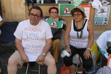 MANIFESTAZIONE LAVORATORI INIDONEI A MONTECITORIO MANIFESTAZIONE LAVORATORI INIDONEI A MONTECITORIO