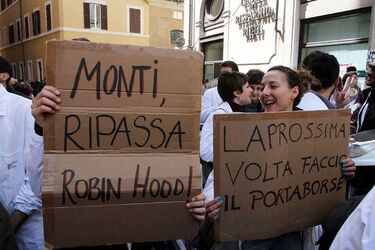 PROTESTA GIOVANI SPECIALIZZANDO CONTRO TASSE BORSE DI STUDIO