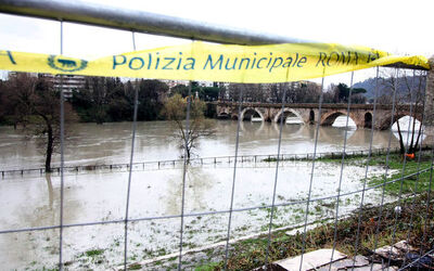 TEVERE IN PIENA