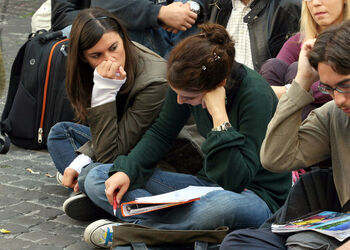 LEZIONI UNIVERSITA DAVANTI MONTECITORIO