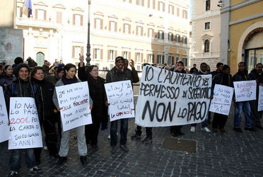 PROTESTA CONTRO AUMENTO TASSA PER PERMESSO SOGGIORNO