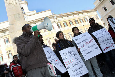 PROTESTA CONTRO AUMENTO TASSA PER PERMESSO SOGGIORNO
